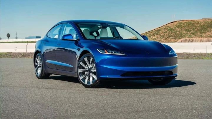 Tesla Model 3 è l'auto elettrica top rated 2026 secondo Edmunds