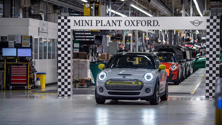Mercato auto: senza accordo sulla Brexit danni per 110 miliardi