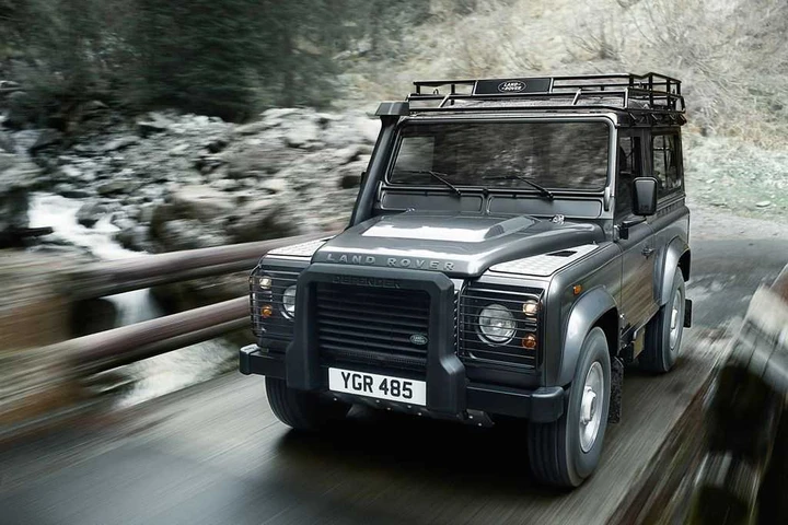 Land Rover Defender 2012, prime immagini