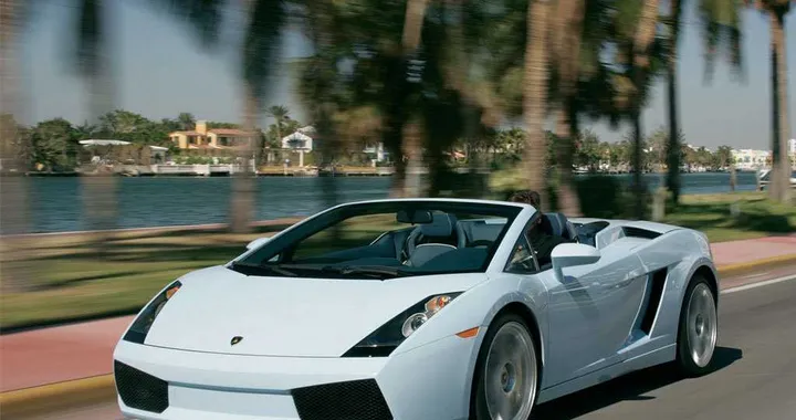 Lamborghini inaugura due show room in Messico