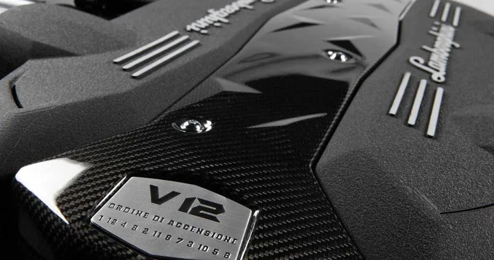 Lamborghini: tutti i dettagli e i video del nuovo V12