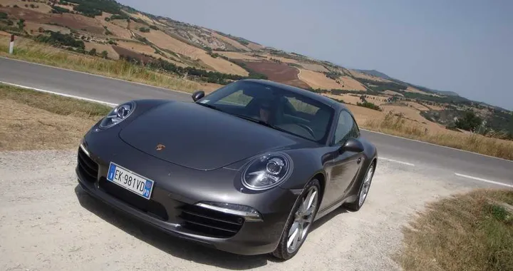 Porsche 911 Carrera S: al volante del mito