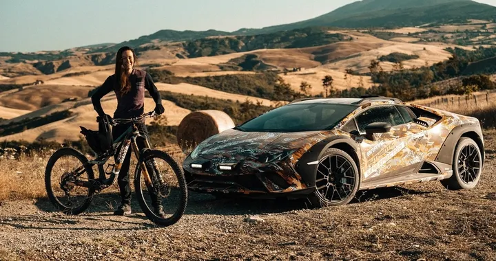 Lamborghini Huracan Sterrato: ecco il teaser ufficiale