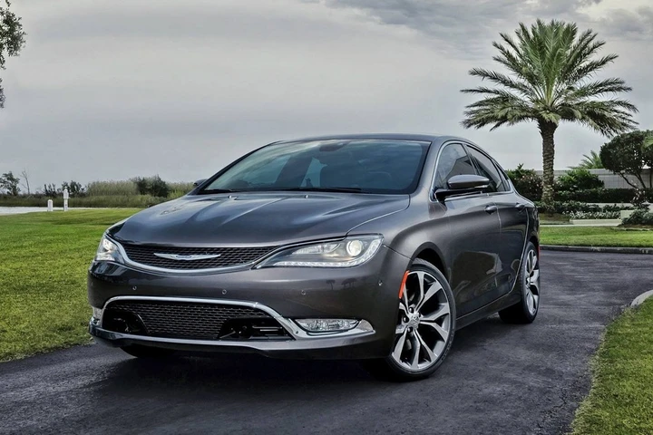 Nuova Chrysler 200: le immagini ufficiali