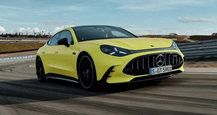 Mercedes-AMG dice addio al V8: la nuova GT elettrica ha tre motori e 2.000 Nm