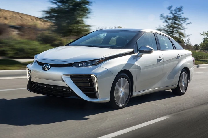 Toyota Mirai: immagini ufficiali