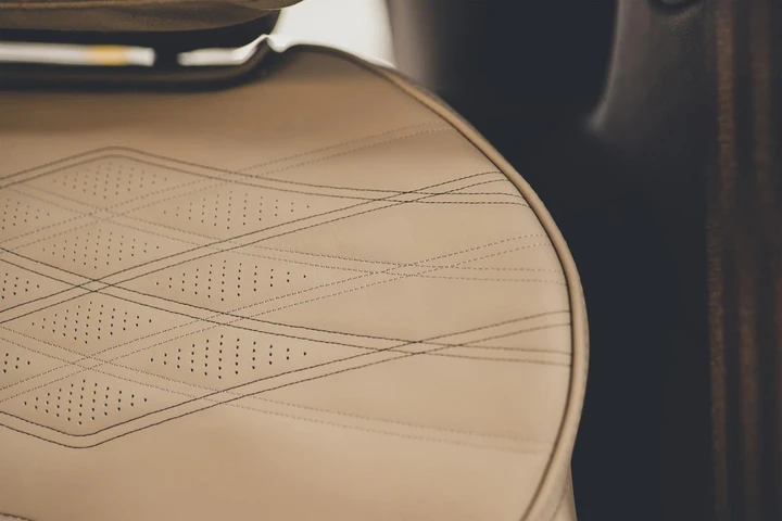 Bentley nuovo modello teaser