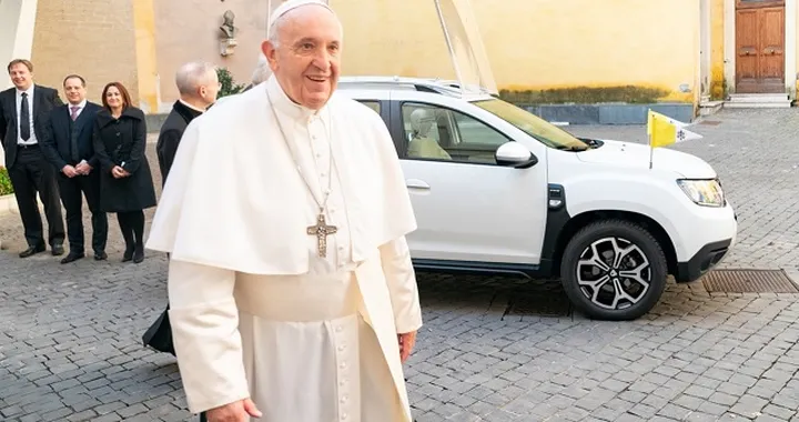 Dacia Duster: un esemplare per Papa Francesco