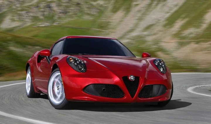 Alfa Romeo: al via l’esclusivo Tour 4C