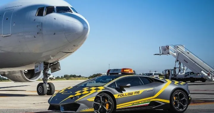 Lamborghini, una Huracan RWD per l’aeroporto di Bologna