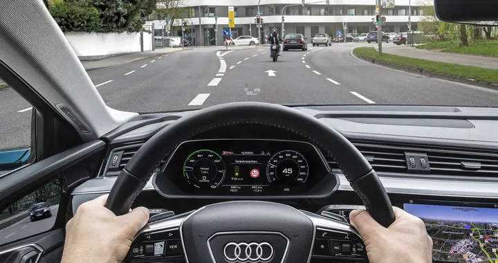 Semafori smart, Audi sviluppa il sistema per mantenere l'onda verde