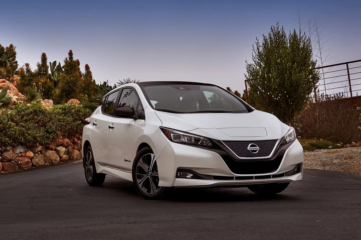 Nuova Nissan Leaf: le immagini ufficiali