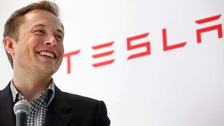 Elon Musk: guidare un'auto diventerà illegale
