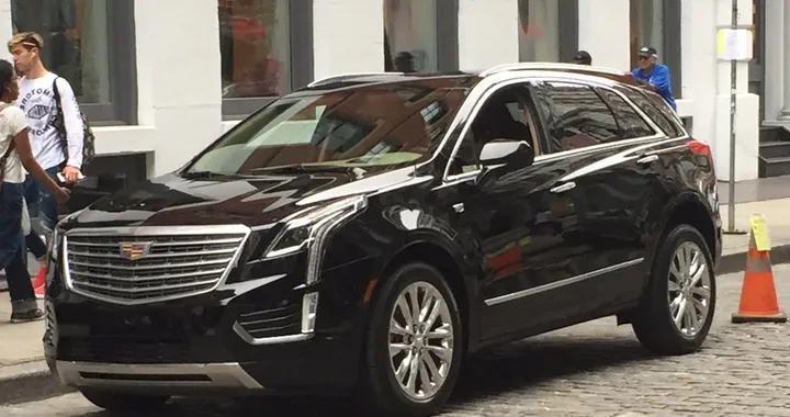 Cadillac XT5: pronta per il debutto a Dubai