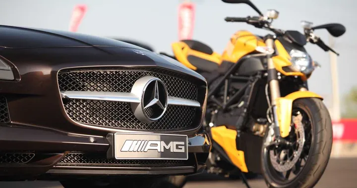 Mercedes SLS Roadster e Ducati Streetfighter