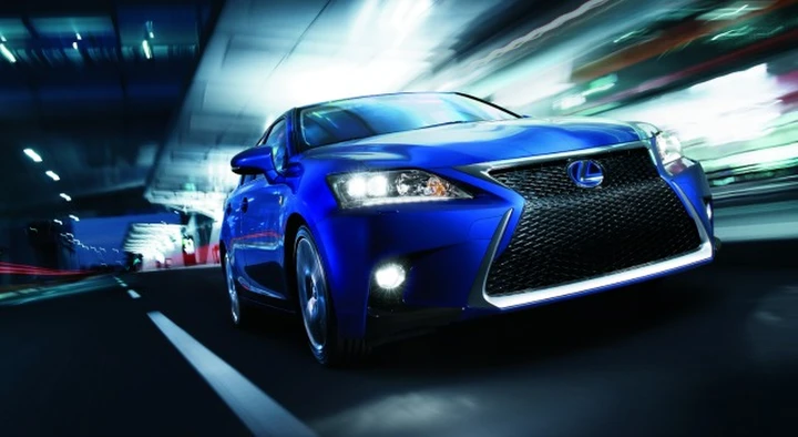 Nuova Lexus CT 200h: dettagli e immagini ufficiali