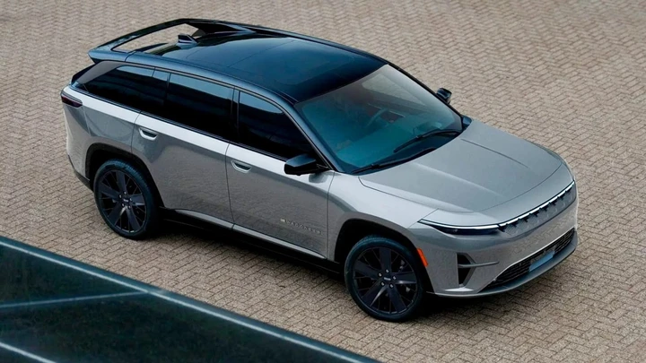 Trapelate le prime immagini della nuova Jeep Wagoneer S