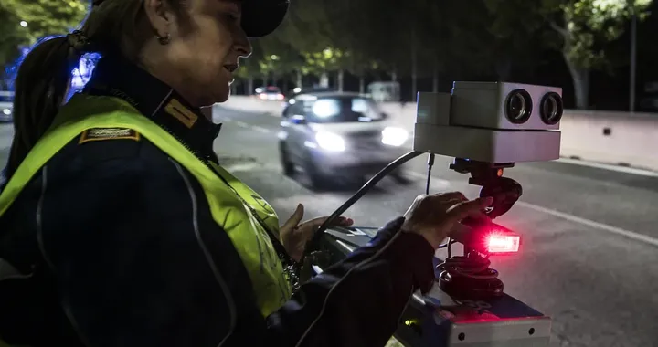 Arriva il nuovo autovelox intelligente: controlla telefoni e cinture slacciate