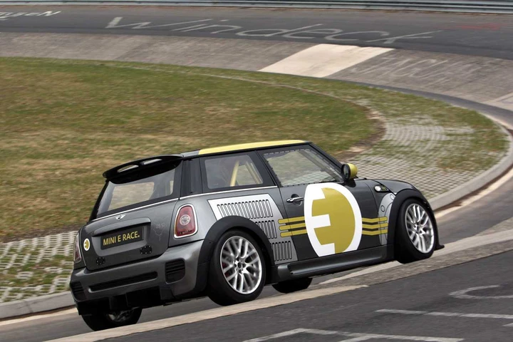 Mini E Race: battesimo in pista al Nurburgring