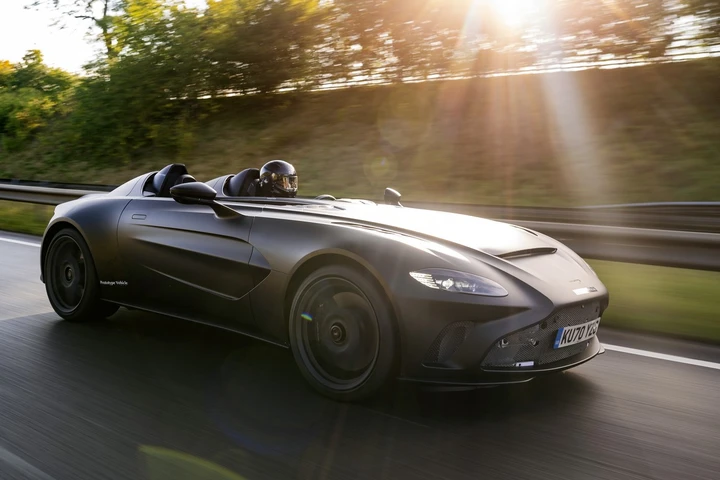 Aston Martin V12 Speedster: immagini ufficiali