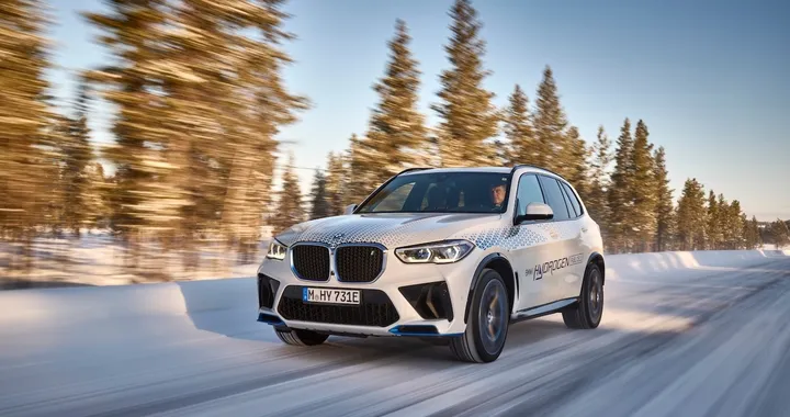 BMW iX5 Hydrogen: continuano i test in Svezia