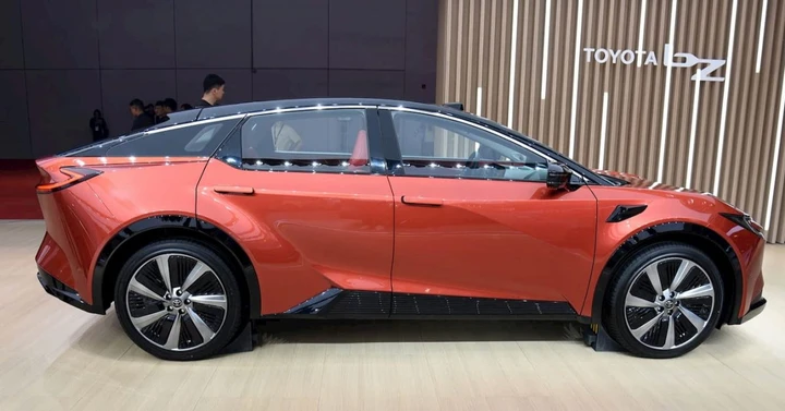Toyota bZ5: il nuovo SUV elettrico che sfida Tesla in Cina
