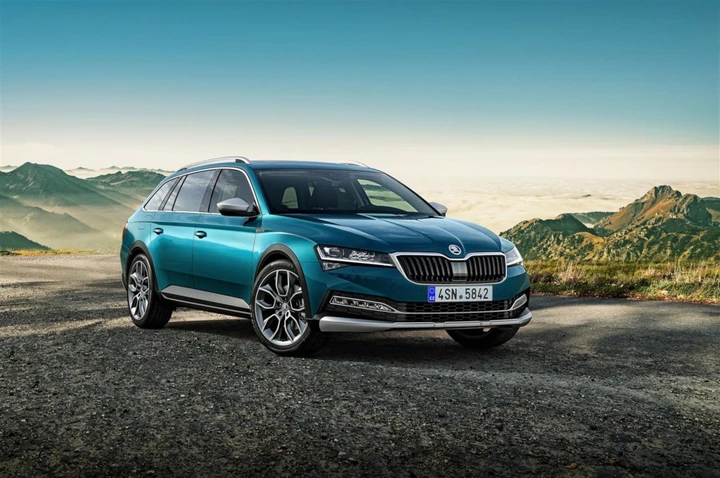 Skoda Superb Scout 2019: immagini ufficiali