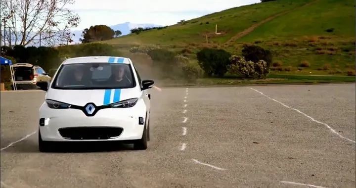 Renault: passi avanti nella guida autonoma
