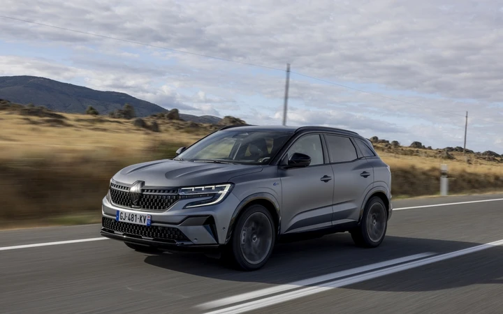 Renault Austral: le immagini ufficiali