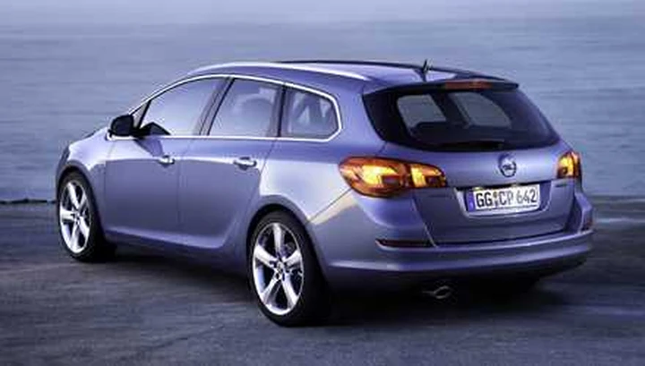 Opel Astra Sports Tourer: via quegli spigoli