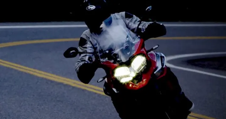 Triumph Tiger 2018, la nuova versione debutta a Eicma