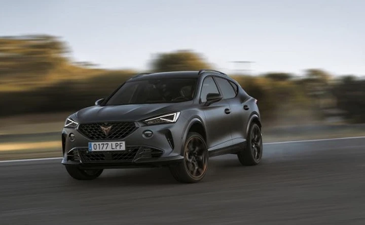Cupra Formentor VZ5 e Cupra Born: con Eicma 2021 arrivano al Cupra Garage Milano