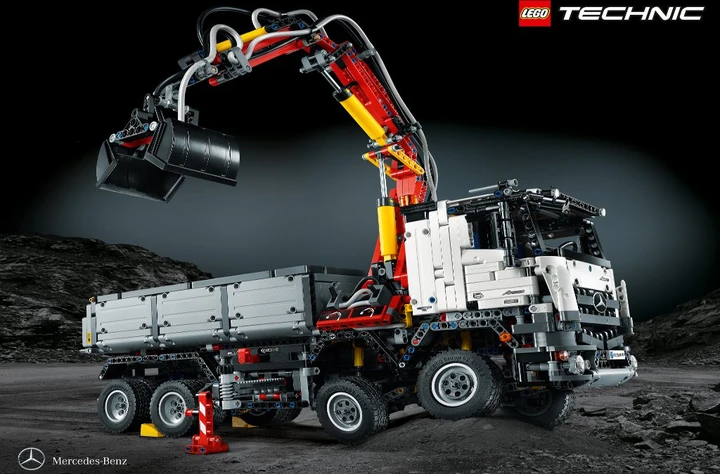 Lego Technic Mercedes Arocs: il camion in mattoncini