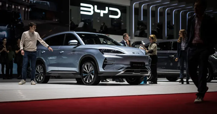 Tesla e BYD, l'alleanza che non ti aspetti: obiettivo favorire la transizione elettrica