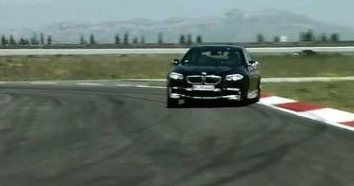 La Bmw M5 F10 scende in pista, il video