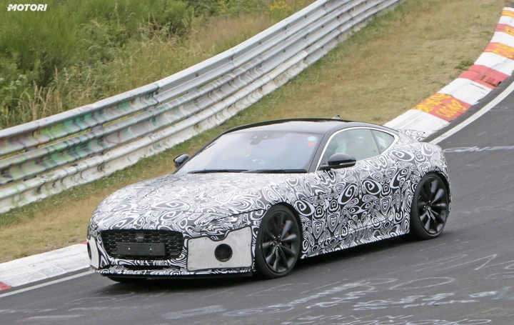 Jaguar F-Type: le foto spia