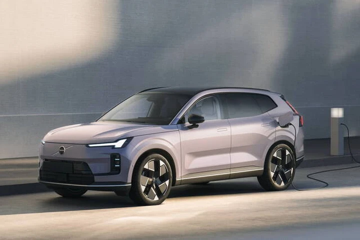 Volvo XC70: il SUV ibrido plug-in che promette 1200 km di autonomia