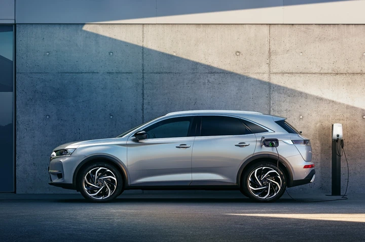 DS7 Crossback E-Tense 225: immagini ufficiali