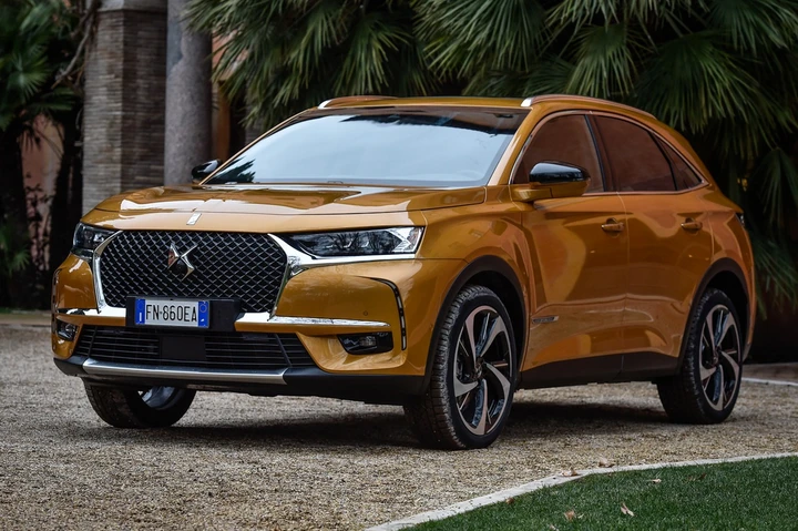 DS 7 Crossback: l’eleganza francese incontra la tecnologia