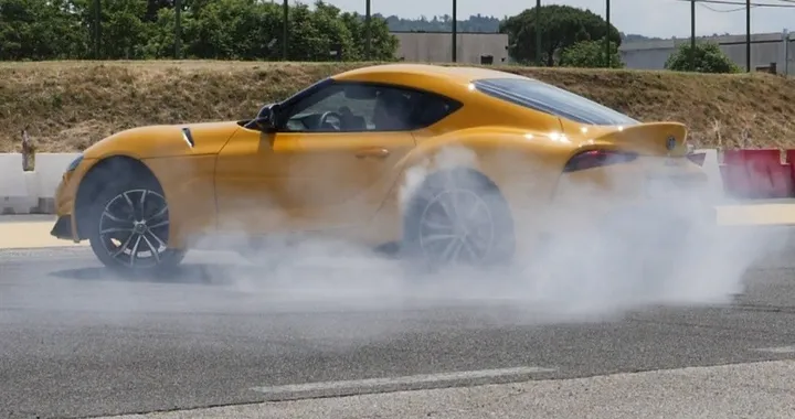 Toyota Supra 2.0 Turbo SZ-R: la prova su strada e in pista