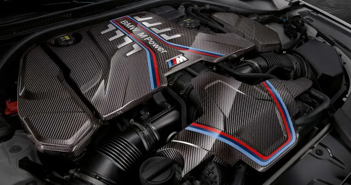 BMW conferma il futuro del V8 nonostante le sfide normative