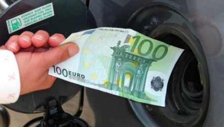 Carburanti più cari per finanziare il cinema