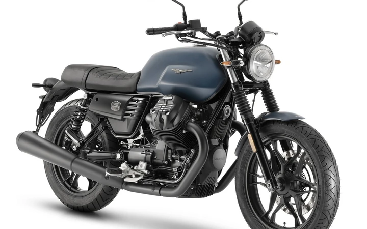 Moto Guzzi V7 III Stone, debutta l’esclusiva versione Night Pack
