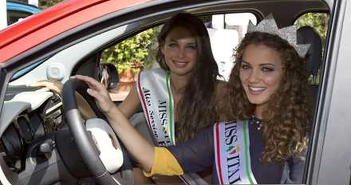 La Fiat Panda festeggia Miss Italia 2012