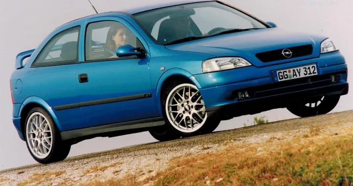 Opel Astra OPC: la storia di una berlina sportiva rivoluzionaria