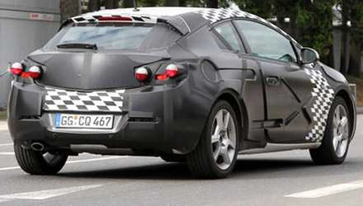 Opel Astra: oltre la Sports Tourer, ecco la GTC