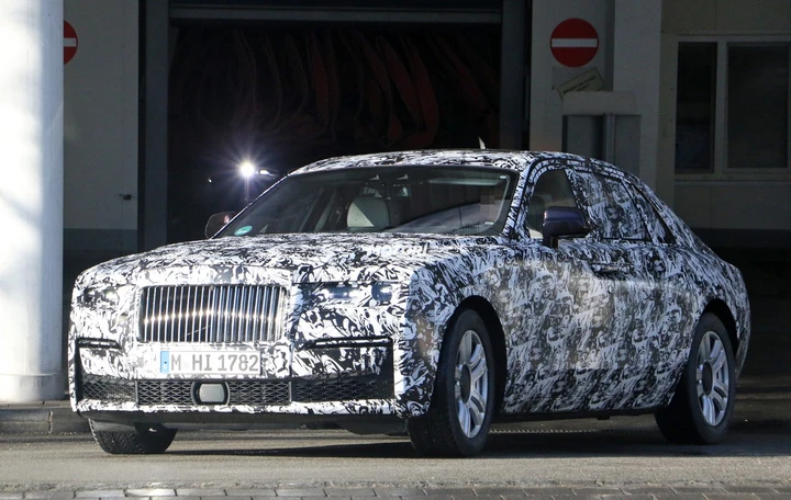 Rolls-Royce Ghost 2021: foto spia della nuova generazione