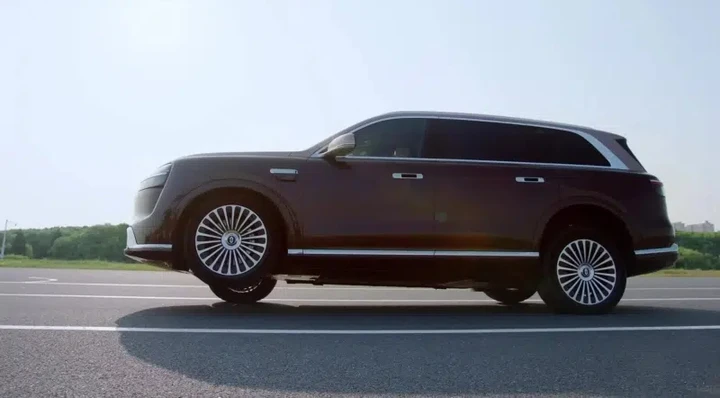 SUV elettrici cinesi, ora viaggiano anche su tre ruote