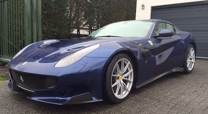 Ferrari F12tdf all'asta a Villa Erba