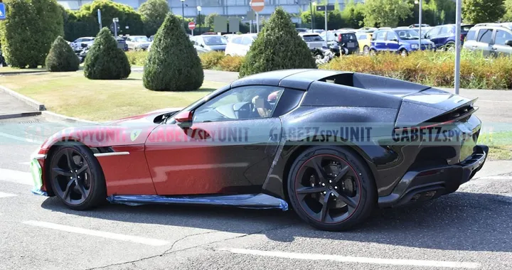 Ferrari 12Cilindri: spunta un esclusivo esemplare bicolore su strada